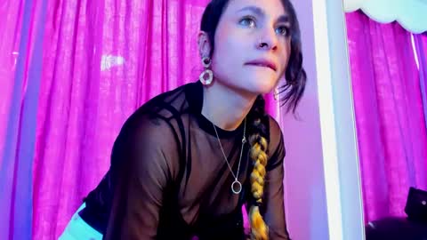 Snapshot of coral_gibson chatting on 02-19-25, 12:33 Coral online show from 02-19-25, 12:33