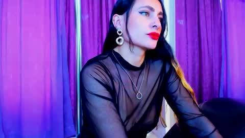 Snapshot of coral_gibson chatting on 02-19-25, 06:43 Coral online show from 02-19-25, 06:43