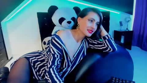 Snapshot of coral_gibson chatting on 02-21-25, 04:16 Coral online show from 02-21-25, 04:16