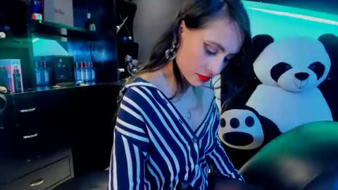 Snapshot of coral_gibson chatting on 02-21-25, 07:21 Coral online show from 02-21-25, 07:21