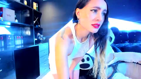Snapshot of coral_gibson chatting on 02-28-25, 03:26 Coral online show from 02-28-25, 03:26