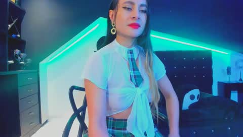 Snapshot of coral_gibson chatting on 03-10-25, 06:23 Coral online show from 03-10-25, 06:23