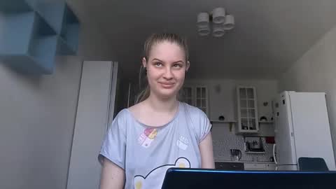 Snapshot of coraliehemmeter chatting on 10-19-25, 10:16 Emma online show from 10-19-25, 10:16