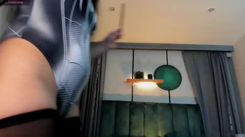 Coral Stefani online show from 11-21-25, 10:08