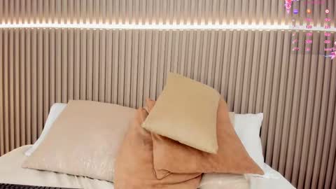 coralineross_ online show from 03-04-25, 05:24