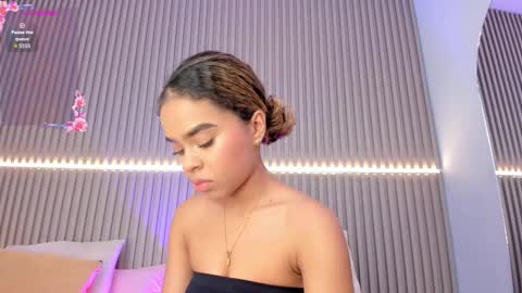 coralineross_ online show from 10-02-25, 10:55