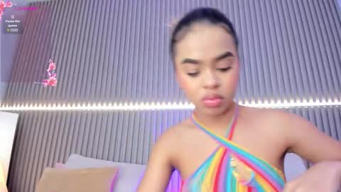 coralineross_ online show from 10-04-25, 10:57
