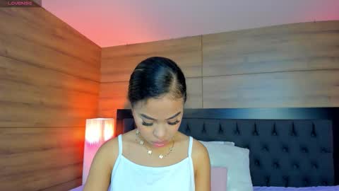 Snapshot of coralineross_ chatting on 12-17-25, 10:43 coralineross_ online show from 12-17-25, 10:43