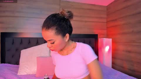 Snapshot of coralineross_ chatting on 12-20-25, 11:28 coralineross_ online show from 12-20-25, 11:28