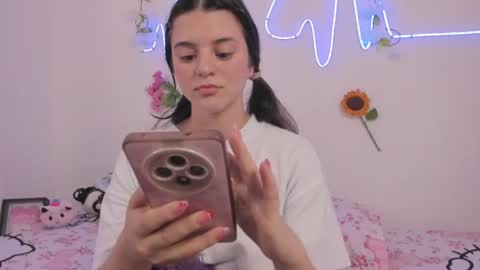 Coraline uwu     Bienvenidos al dulce mundo de Coraline    Hola amores soy Coraline  Una chica  tierna juguetona online show from 07-14-26, 02:05