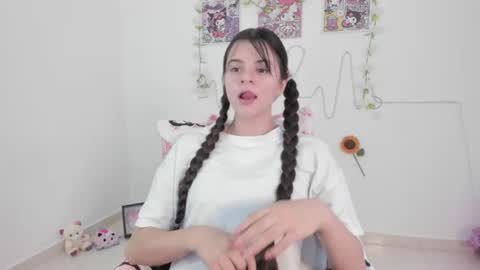 Coraline uwu     Bienvenidos al dulce mundo de Coraline    Hola amores soy Coraline  Una chica  tierna juguetona online show from 07-14-26, 10:15
