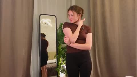 Snapshot of cordiacower chatting on 10-12-25, 01:21 Leya online show from 10-12-25, 01:21