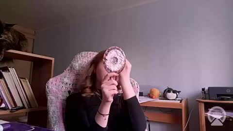 Elvi online show from 05-30-26, 09:06