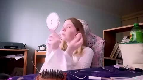 Elvi online show from 05-31-26, 09:05