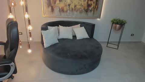 Corinne Russo online show from 09-29-25, 05:45