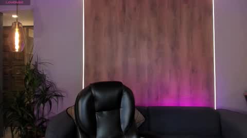 Corinne Russo online show from 09-30-25, 04:06