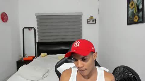 Snapshot of corzoethan chatting on 12-18-25, 11:33 Ethan online show from 12-18-25, 11:33