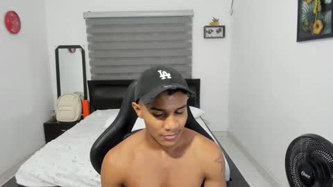 Snapshot of corzoethan chatting on 01-11-26, 11:43 Ethan online show from 01-11-26, 11:43