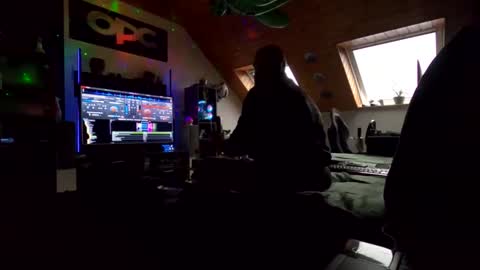 CosmicDreamer690 online show from 10-15-25, 10:04