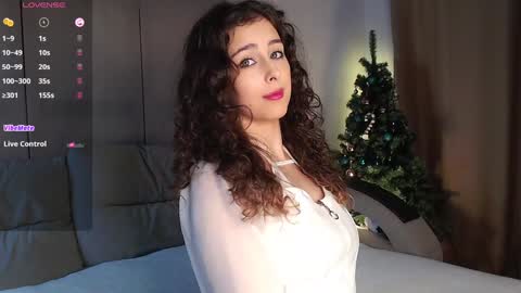 Snapshot of cosmos_baby chatting on 01-11-25, 12:40 Luna online show from 01-11-25, 12:40