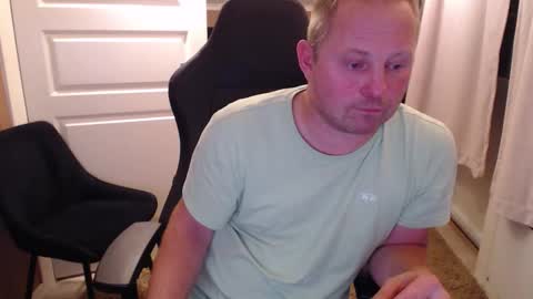 Snapshot of couple3845 chatting on 11-09-25, 07:45 couple3845 online show from 11-09-25, 07:45