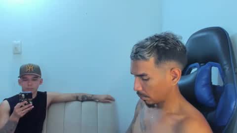 aron y stivens online show from 10-22-25, 01:06