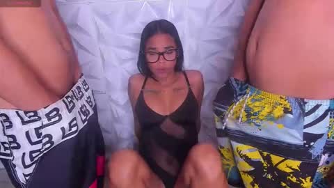 Snapshot of couple_latin2025 chatting on 11-29-25, 09:18 couple_latin2025 online show from 11-29-25, 09:18