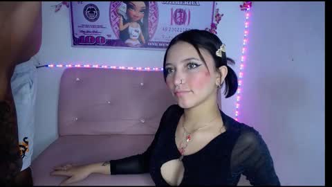 Snapshot of couple_no_limits22 chatting on 11-03-25, 11:59 couple_no_limits22 online show from 11-03-25, 11:59