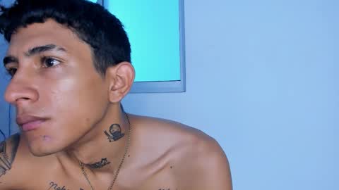 Snapshot of couple_no_limits22 chatting on 11-23-25, 02:17 couple_no_limits22 online show from 11-23-25, 02:17