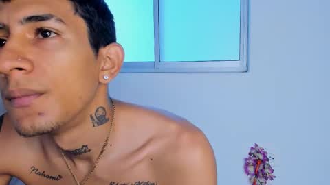 Snapshot of couple_no_limits22 chatting on 12-02-25, 03:18 couple_no_limits22 online show from 12-02-25, 03:18