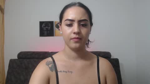 Snapshot of couple_sexandlove chatting on 02-28-25, 11:01 ALEJANDRO Y EMILY online show from 02-28-25, 11:01