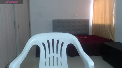 Snapshot of couple_sexandlove chatting on 09-16-25, 01:34 ALEJANDRO Y EMILY online show from 09-16-25, 01:34