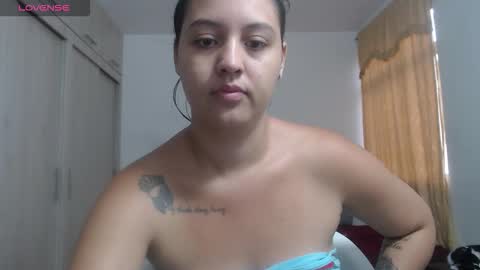 Snapshot of couple_sexandlove chatting on 09-30-25, 12:54 ALEJANDRO Y EMILY online show from 09-30-25, 12:54