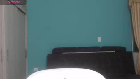 Snapshot of couple_sexandlove chatting on 01-08-26, 01:41 ALEJANDRO Y EMILY online show from 01-08-26, 01:41