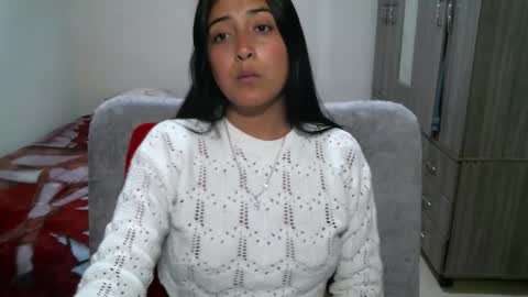 Snapshot of couplecaliente10 chatting on 10-25-25, 03:47 couplecaliente10 online show from 10-25-25, 03:47