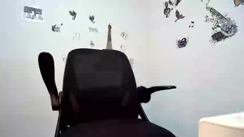 Snapshot of coupleeswetthott chatting on 01-19-26, 01:42 coupleeswetthott online show from 01-19-26, 01:42