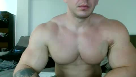 couplemuscle40 online show from 09-19-25, 02:29