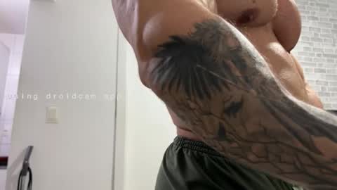 Snapshot of couplemuscle40 chatting on 01-06-26, 11:29 couplemuscle40 online show from 01-06-26, 11:29