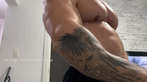 Snapshot of couplemuscle40 chatting on 01-12-26, 07:19 couplemuscle40 online show from 01-12-26, 07:19