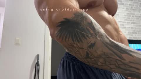 Snapshot of couplemuscle40 chatting on 02-10-26, 11:31 couplemuscle40 online show from 02-10-26, 11:31