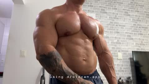Snapshot of couplemuscle40 chatting on 02-11-26, 06:02 couplemuscle40 online show from 02-11-26, 06:02