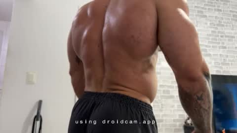 Snapshot of couplemuscle40 chatting on 02-18-26, 02:46 couplemuscle40 online show from 02-18-26, 02:46