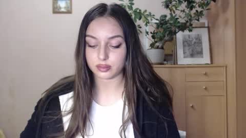 Snapshot of courtney_lux chatting on 01-16-25, 06:16 Courtney online show from 01-16-25, 06:16