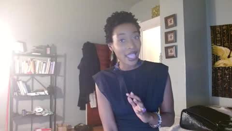 Courtney online show from 10-14-25, 04:52