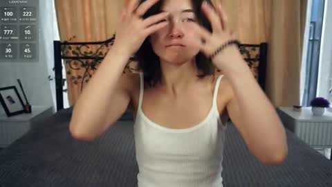 Yui online show from 09-18-25, 07:43