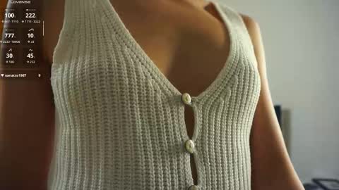 Yui online show from 10-24-25, 07:27