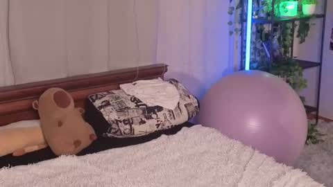 Yuna online show from 12-14-25, 09:08