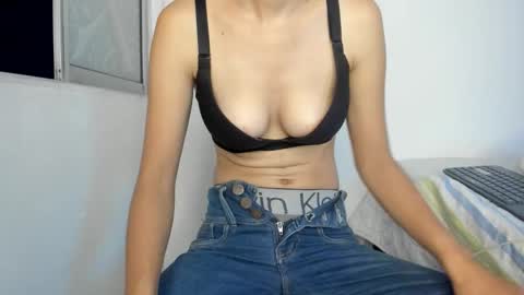 Snapshot of cowmarce chatting on 12-19-25, 01:23 Marce Online 1pm - 7pm gmt-5 online show from 12-19-25, 01:23