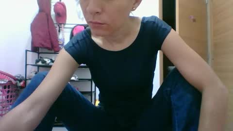 Snapshot of cowmarce chatting on 01-18-26, 12:20 Marce Online 1pm - 7pm gmt-5 online show from 01-18-26, 12:20