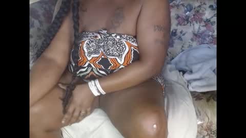 Snapshot of coykinks chatting on 12-16-25, 05:07 Ebony Euphoria online show from 12-16-25, 05:07